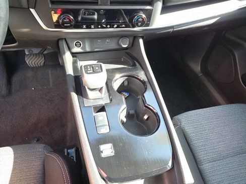 Used 2023 Nissan Rogue SV image 18