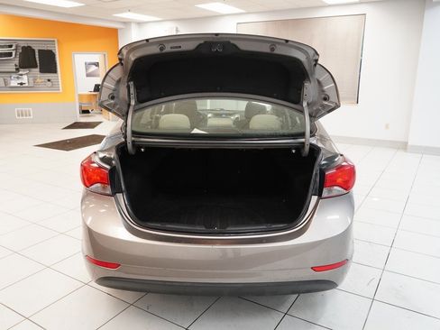 Used 2015 Hyundai Elantra SE image 9