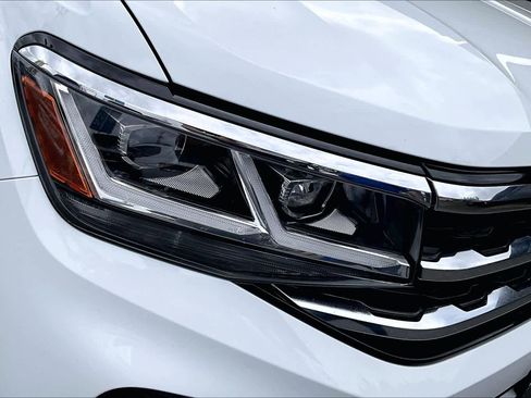 Used 2023 Volkswagen Atlas SE image 28