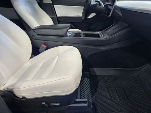 Used 2021 Tesla Model Y Long Range image 6