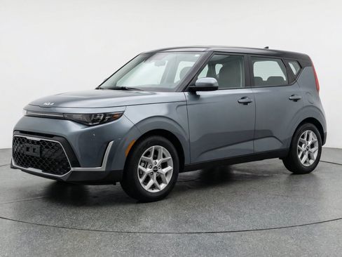 Used 2025 Kia Soul LX w/ LX Technology Package FWD image 3