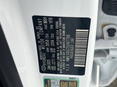 Used 2025 Hyundai Elantra SEL FWD image 41