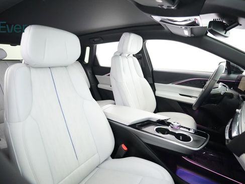 Used 2024 Cadillac Lyriq Luxury RWD image 23