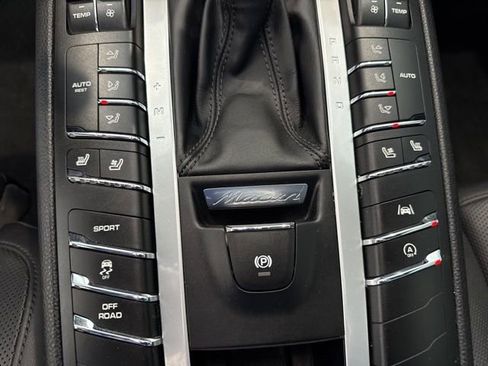 Used 2020 Porsche Macan AWD/4WD image 14