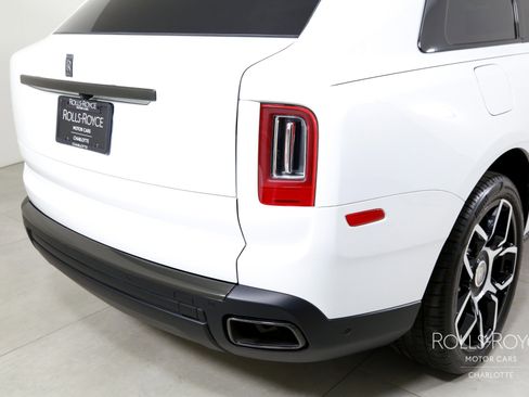 Used 2023 Rolls-Royce Cullinan Black Badge w/ Driver's Package image 48