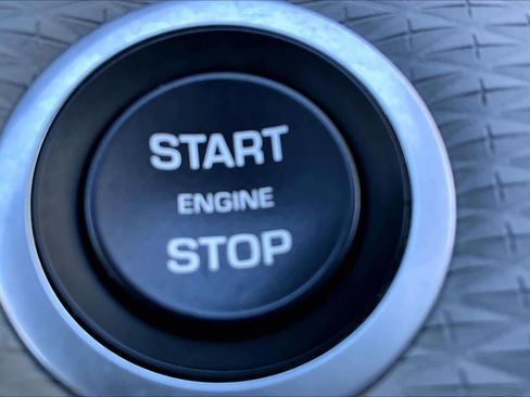 Used 2020 Land Rover Range Rover Evoque S image 33