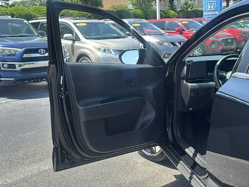 Used 2025 Hyundai Kona SEL AWD/4WD image 11