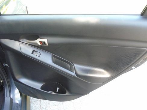 Used 2009 Pontiac Vibe w/ Preferred Package FWD image 20