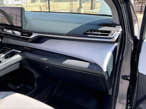 Certified 2025 Toyota Sienna XLE w/ XLE Plus Package image 19