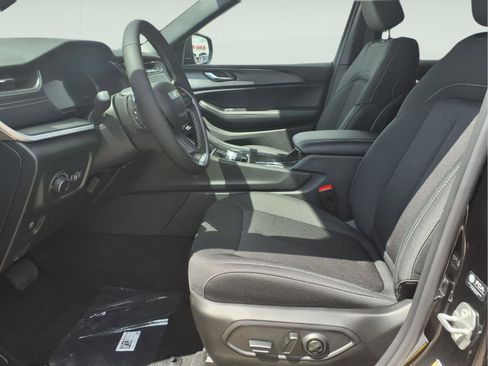 New 2026 Jeep Grand Cherokee Laredo RWD image 10