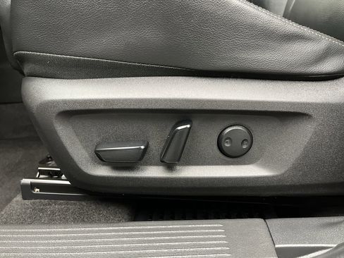 Used 2023 Nissan Rogue SL image 10