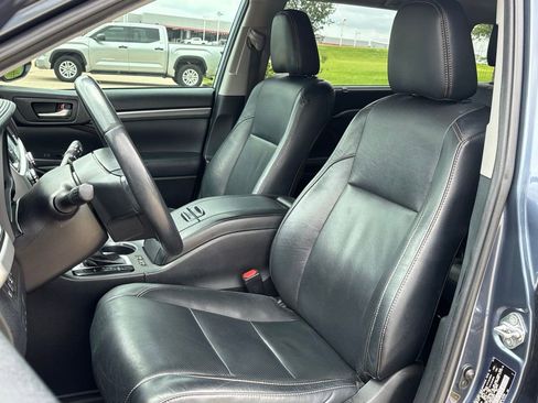 Used 2019 Toyota Highlander Limited Platinum FWD image 13