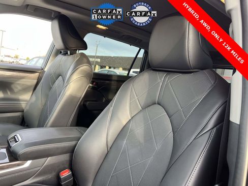 Used 2024 Toyota Highlander Platinum image 15