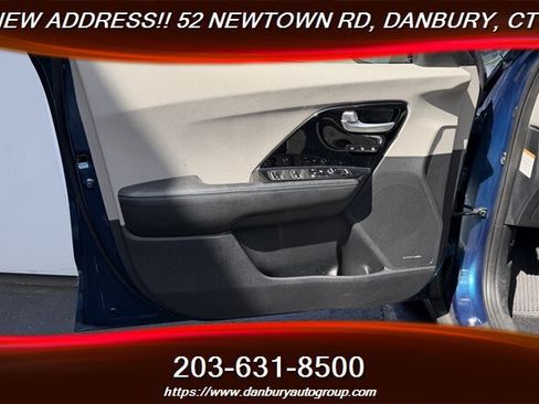 Used 2017 Kia Niro Touring w/ Advanced Technology Package FWD image 10