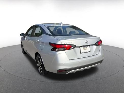 Used 2025 Nissan Versa SV FWD image 11
