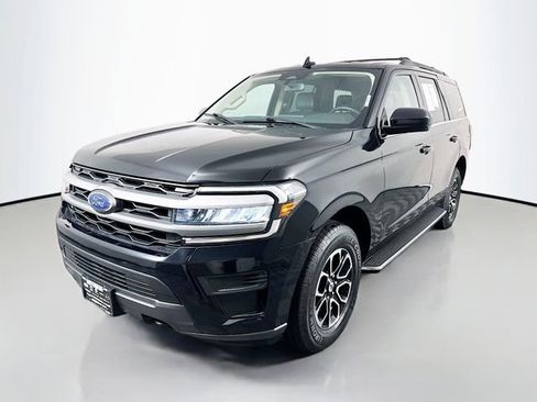 Used 2023 Ford Expedition XLT AWD/4WD image 3