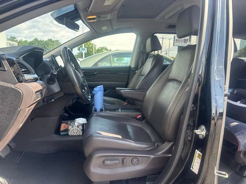 Used 2018 Honda Odyssey Elite image 2