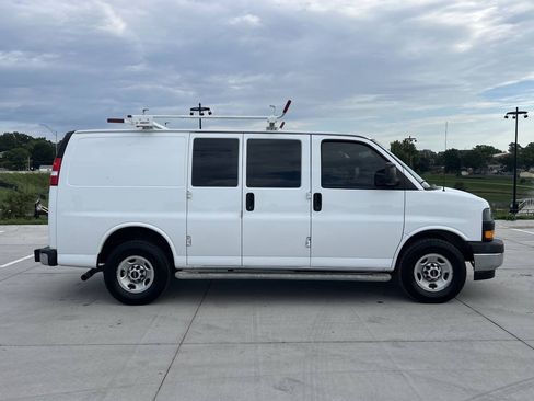 Used 2019 GMC Savana 2500 w/ Driver Convenience Package RWD image 2