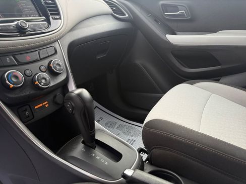 Used 2022 Chevrolet Trax LS w/ Tint and Cruise Package image 30