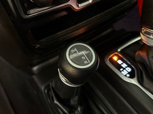 Used 2022 Jeep Gladiator Sport AWD/4WD image 28