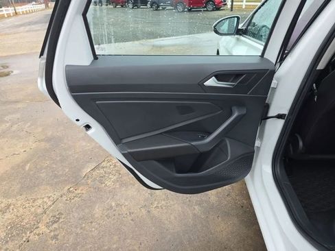 Used 2023 Volkswagen Jetta SE image 38