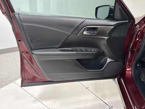 Used 2017 Honda Accord Sport image 6
