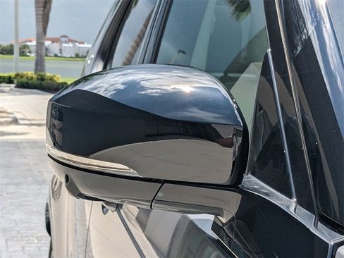 New 2025 Land Rover Discovery Dynamic SE image 11