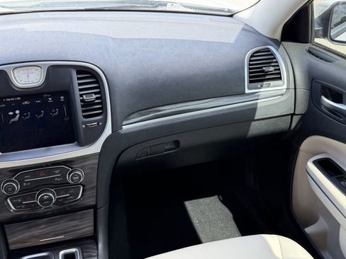 Used 2022 Chrysler 300 Touring L RWD image 15