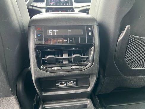 Used 2023 Jeep Grand Cherokee L Laredo AWD/4WD image 34