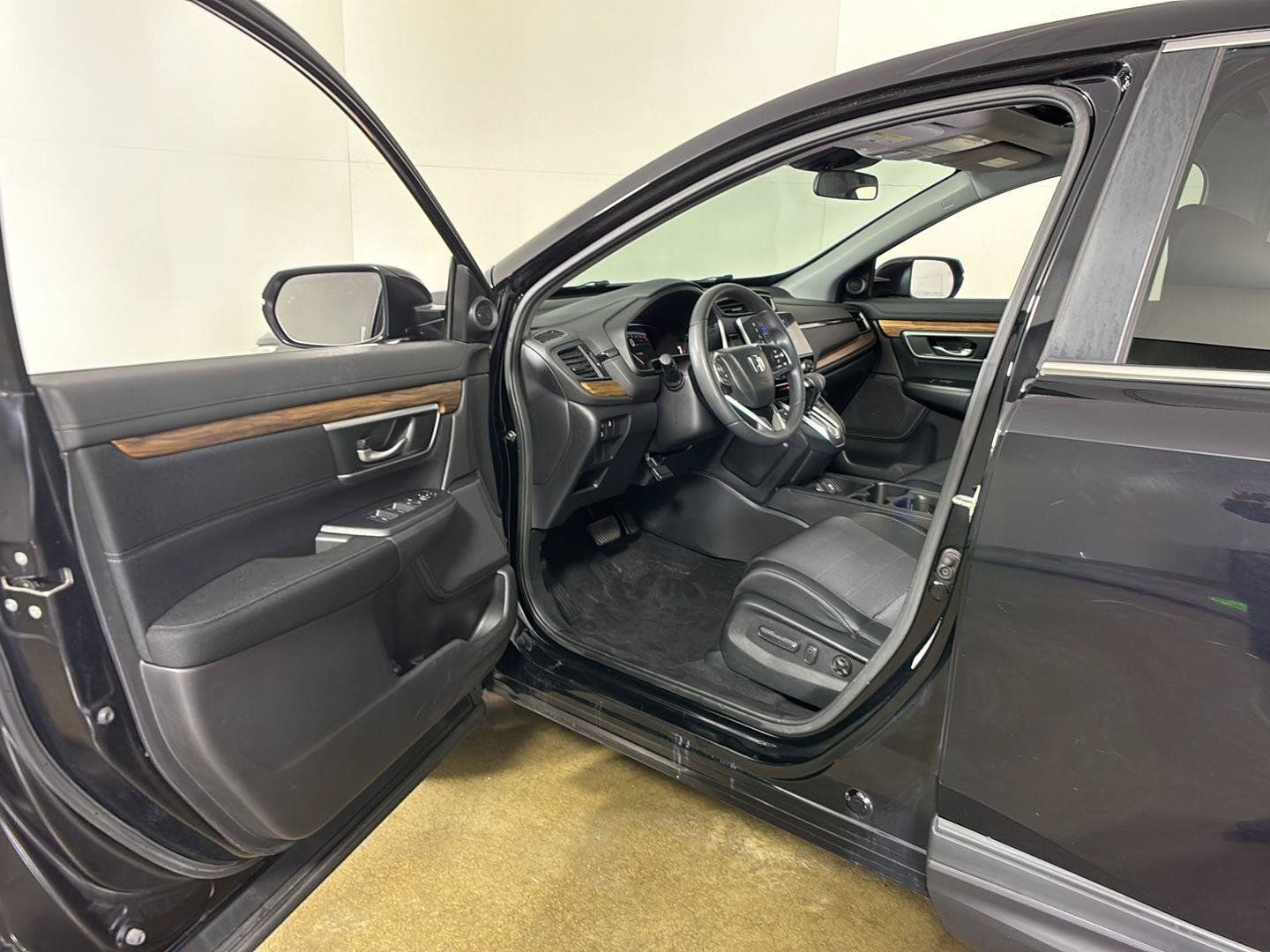 Used 2018 Honda CR-V EX image 2