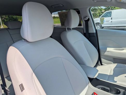 Used 2025 Hyundai Kona SEL FWD image 14