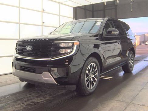 Used 2025 Ford Expedition Platinum image 3