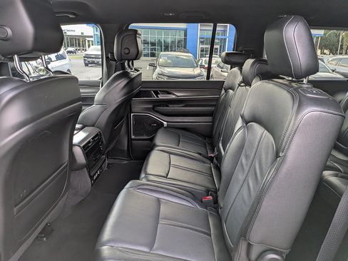 Used 2024 Jeep Wagoneer L Series II w/ Flexible Seating Group AWD/4WD image 13