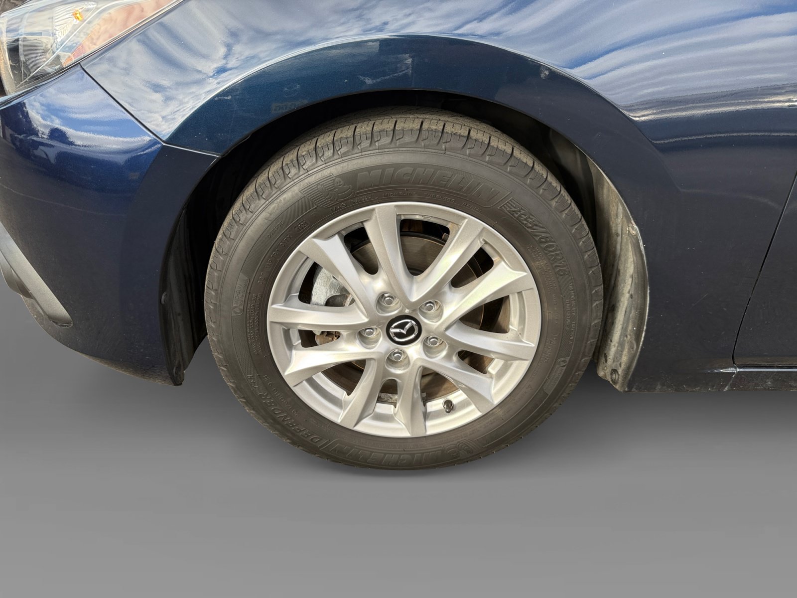 Used 2015 MAZDA MAZDA3 i Touring w/ Technology Package FWD image 9