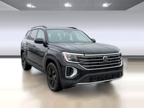 Certified 2026 Volkswagen Atlas SE w/ Black Wheel Package FWD image 6
