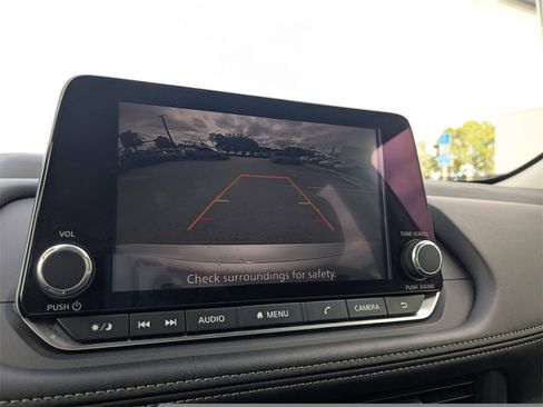 Used 2024 Nissan Rogue S image 23