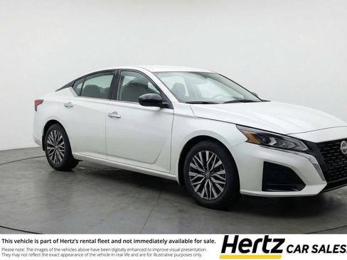 Used 2025 Nissan Altima 2.5 SV image 1