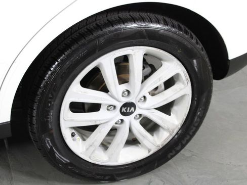 Used 2017 Kia Soul + w/ Audio Package image 10