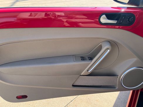 Used 2013 Volkswagen Beetle 2.5 image 8