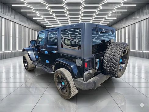 Used 2013 Jeep Wrangler Unlimited Sahara w/ Dual Top Group AWD/4WD image 4