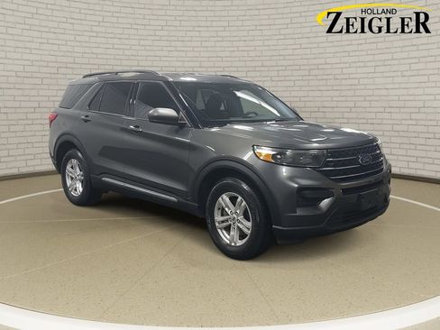 Used 2020 Ford Explorer XLT image 3