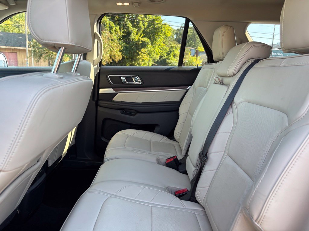 Used 2019 Ford Explorer Limited w/ Limited Luxury Package FWD image 25