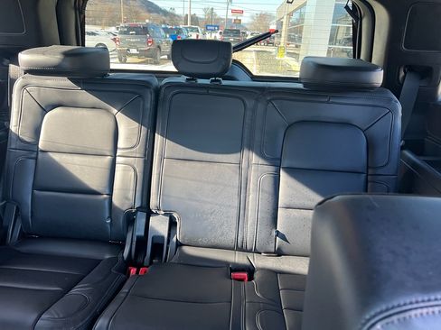 Used 2024 Lincoln Navigator Reserve image 7