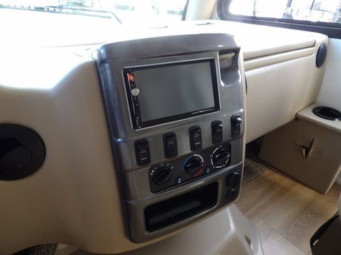 Used 2017 Ford E-450 and Econoline 450 Super Duty w/ A/C Prep Package RWD image 21