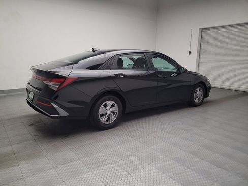 Used 2025 Hyundai Elantra SE image 10