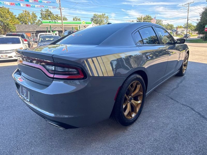Used 2018 Dodge Charger SXT RWD image 5