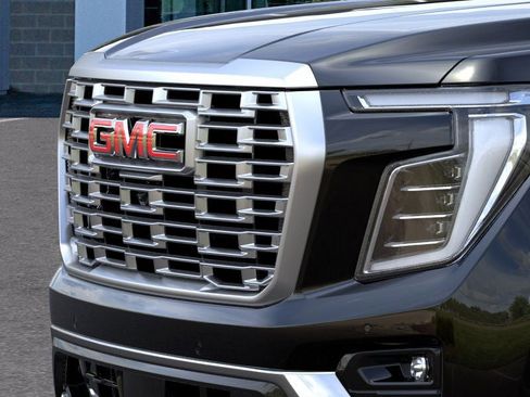 New 2026 GMC Yukon Denali w/ Denali Reserve Package image 13