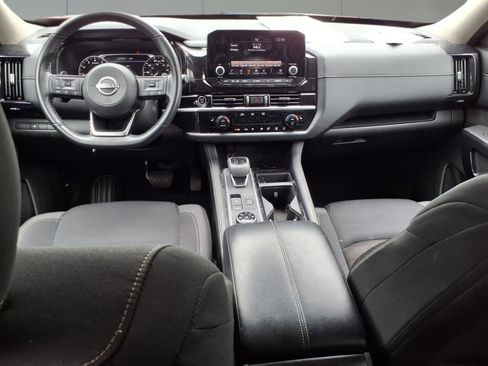 Used 2023 Nissan Pathfinder SV image 9