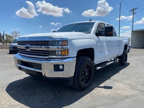 Used 2018 Chevrolet Silverado 2500 LT w/ LT Convenience Package RWD image 2