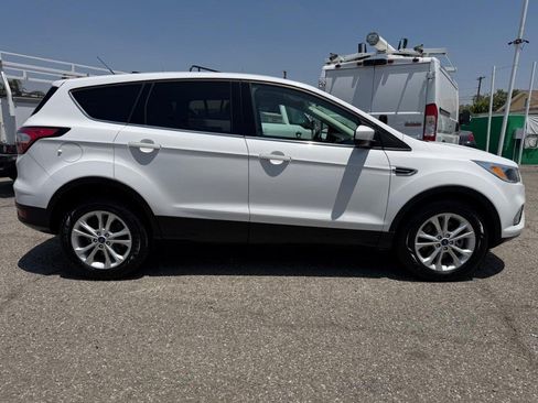 Used 2017 Ford Escape SE AWD/4WD image 4
